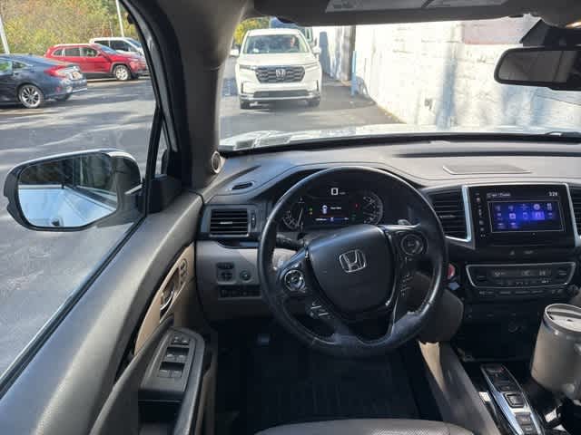 Thumbnail: 2017 Honda Pilot - 8