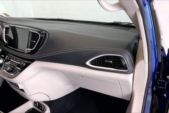 Thumbnail: 2021 Chrysler Pacifica - 25
