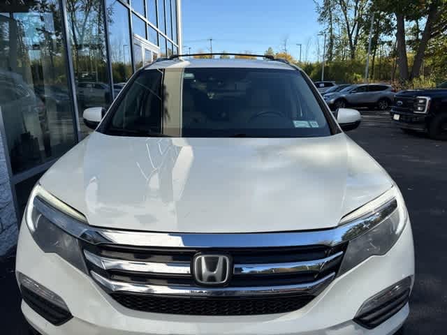 2017 Honda Pilot Elite photo 2