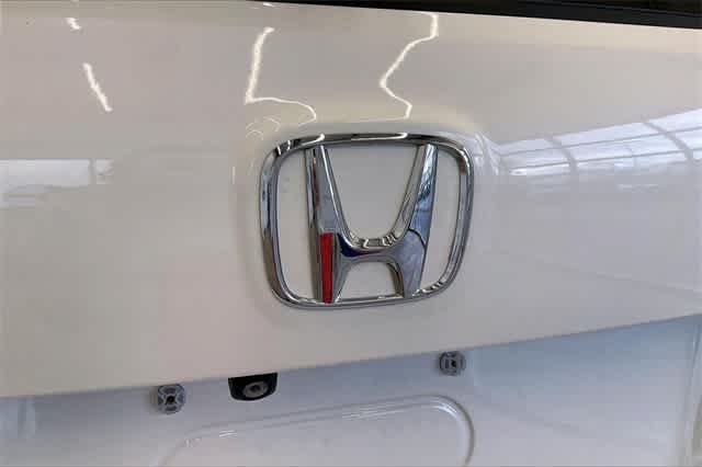 Thumbnail: 2017 Honda Pilot - 8