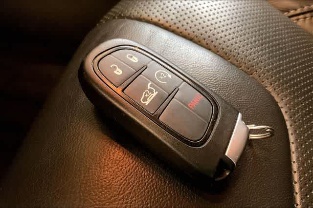 Thumbnail: 2019 Jeep Cherokee - 21