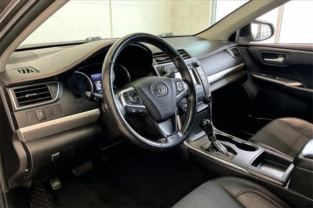 2016 Toyota Camry SE 3