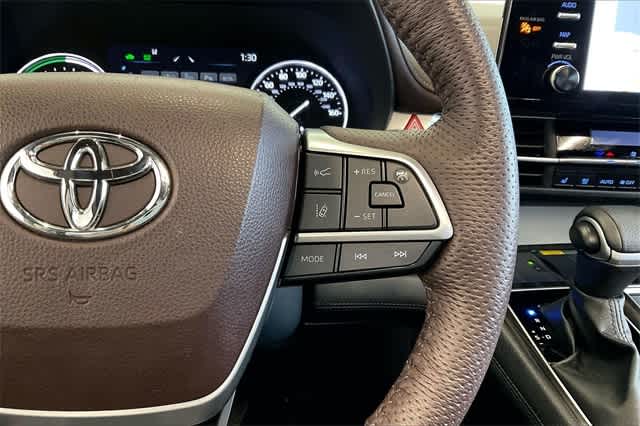 Thumbnail: 2023 Toyota Sienna - 28