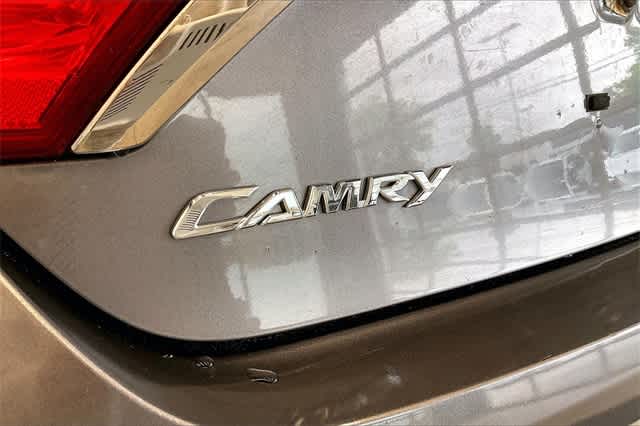2016 Toyota Camry SE 35