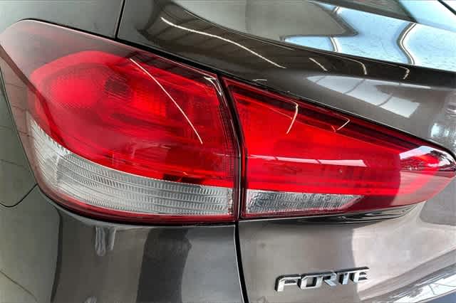 Thumbnail: 2017 Kia Forte - 33