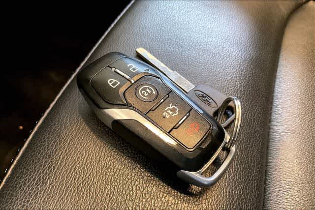 Thumbnail: 2016 Ford Edge - 21