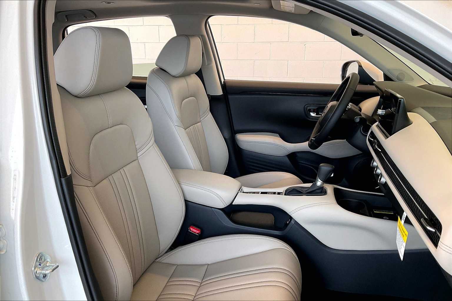 2025 Honda HR-V EX-L 14