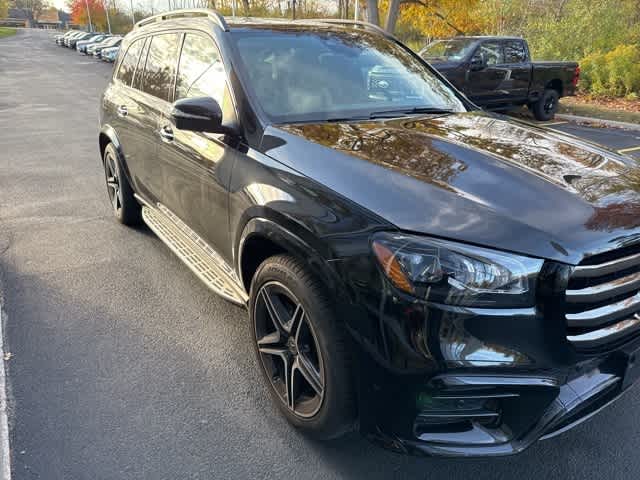 2025 Mercedes Benz GLS 450 4MATIC photo 2