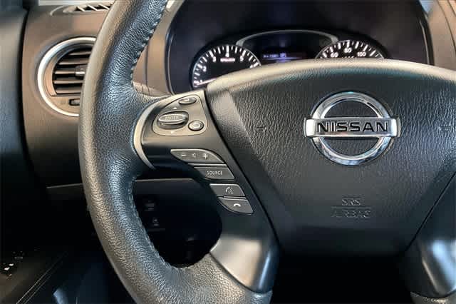 2016 Nissan Pathfinder SL 27