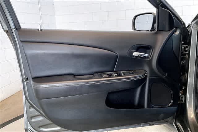 Thumbnail: 2012 Chrysler 200 - 30
