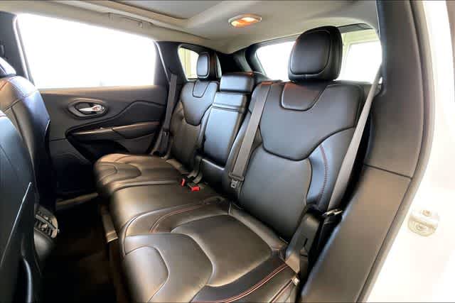 Thumbnail: 2016 Jeep Cherokee - 14