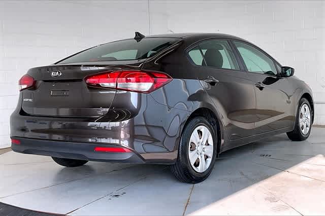 Thumbnail: 2017 Kia Forte - 24