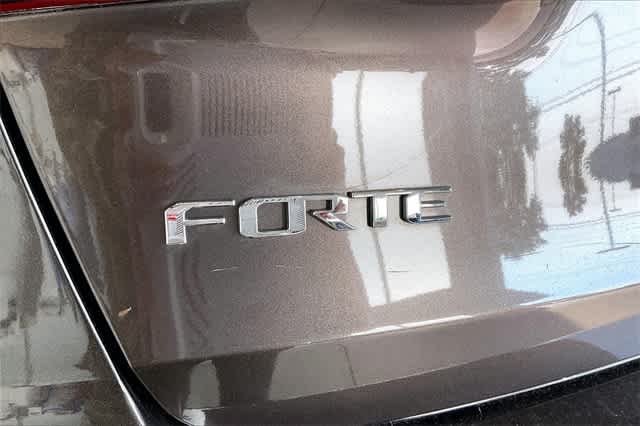 Thumbnail: 2017 Kia Forte - 35