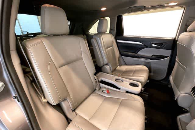 Thumbnail: 2015 Toyota Highlander - 26