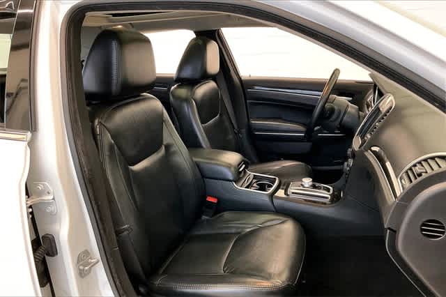 Thumbnail: 2016 Chrysler 300 - 15