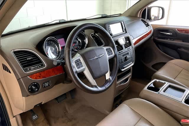 2015 Chrysler Town & Country Touring 3