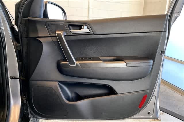 Thumbnail: 2017 Kia Sportage - 31