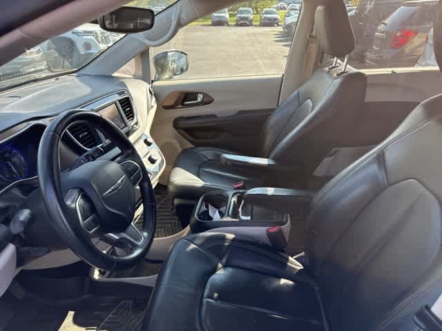 Thumbnail: 2018 Chrysler Pacifica - 12
