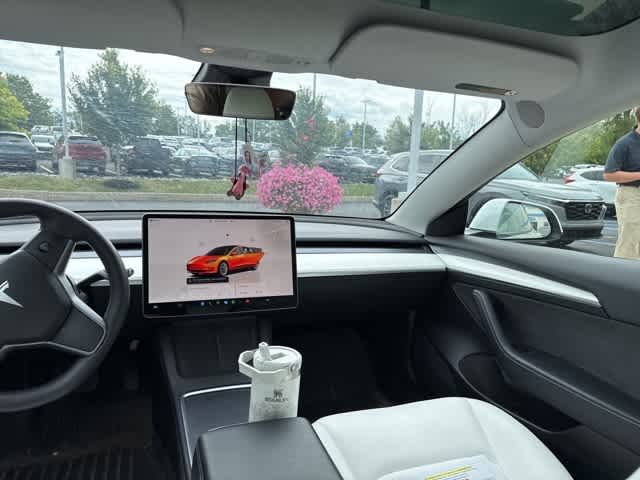 Thumbnail: 2022 Tesla Model 3 - 11
