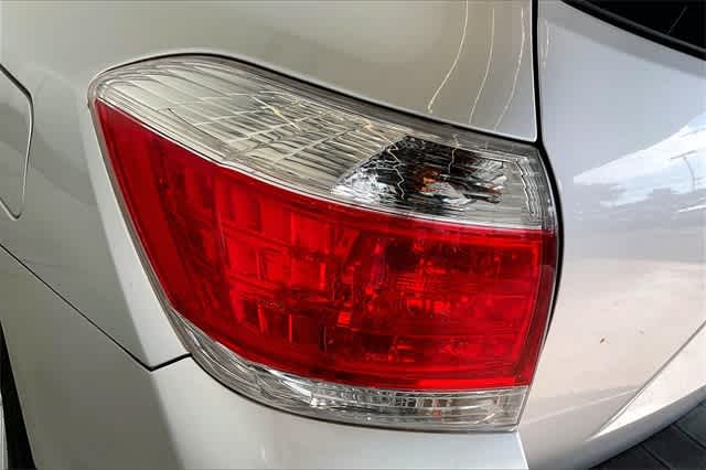 Thumbnail: 2012 Toyota Highlander - 33
