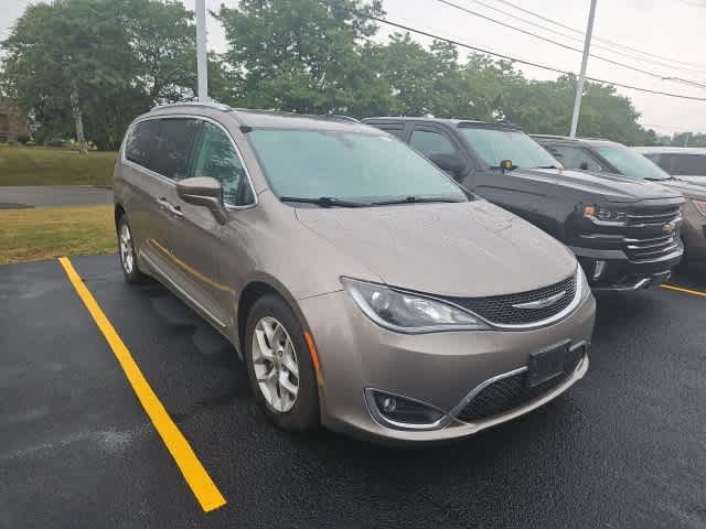 Thumbnail: 2017 Chrysler Pacifica - 8