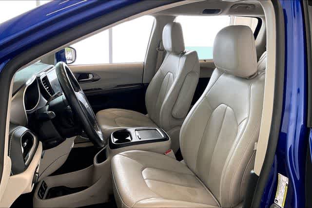 Thumbnail: 2021 Chrysler Pacifica - 12