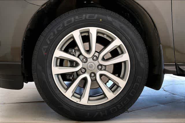 Thumbnail: 2015 Nissan Pathfinder - 9