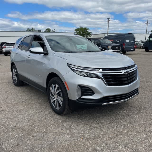Thumbnail: 2022 Chevrolet Equinox - 4