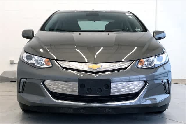 2017 Chevrolet Volt LT photo 2