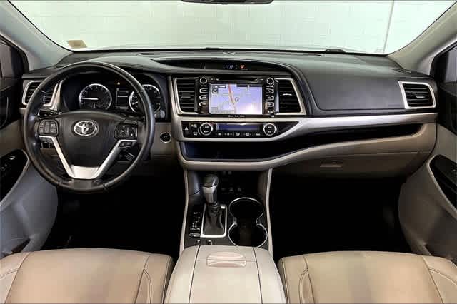 Thumbnail: 2018 Toyota Highlander - 11