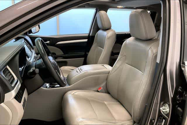 Thumbnail: 2015 Toyota Highlander - 12