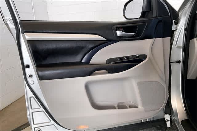 Thumbnail: 2018 Toyota Highlander - 30