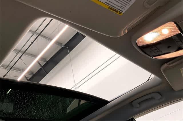 Thumbnail: 2016 Chrysler 300 - 34