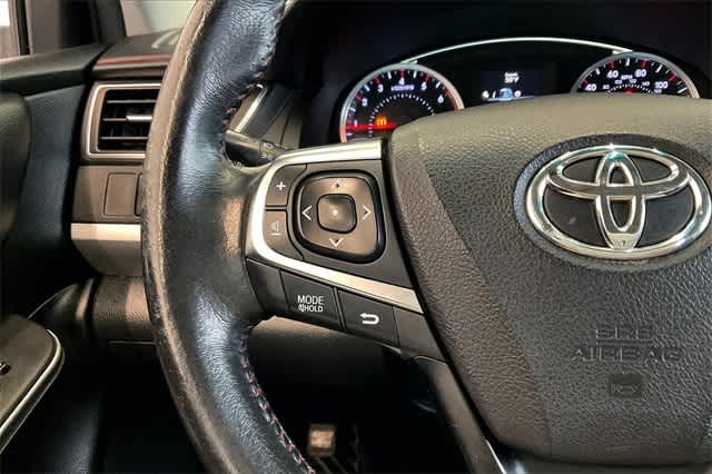 2016 Toyota Camry SE 27