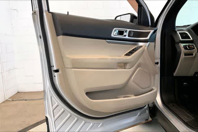 Thumbnail: 2014 Ford Explorer - 30