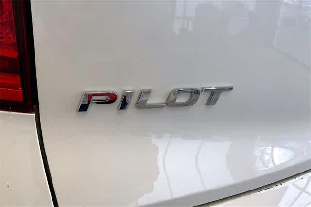 Thumbnail: 2017 Honda Pilot - 36