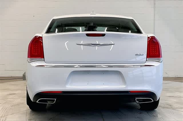 Thumbnail: 2016 Chrysler 300 - 6