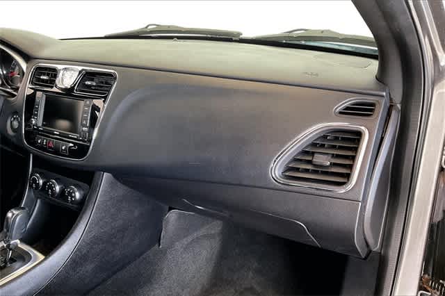 Thumbnail: 2012 Chrysler 200 - 25