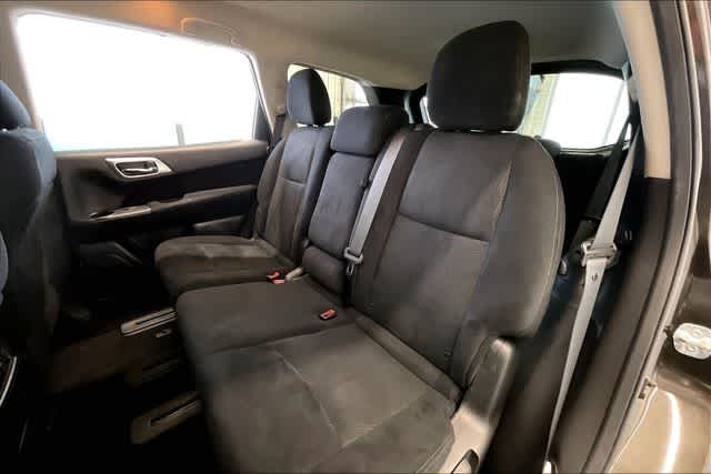 Thumbnail: 2015 Nissan Pathfinder - 14