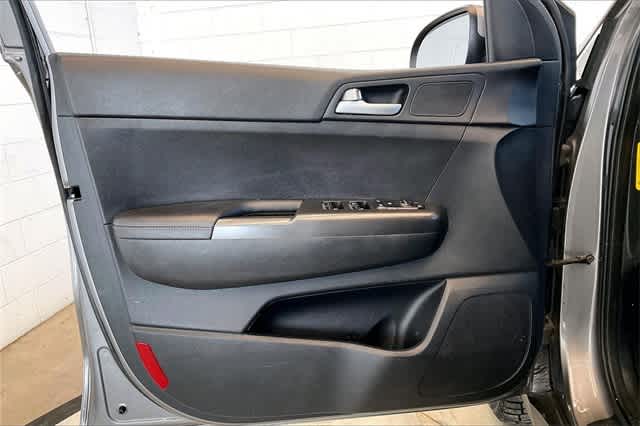 Thumbnail: 2017 Kia Sportage - 30