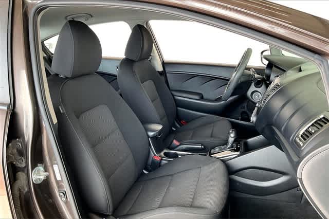 Thumbnail: 2017 Kia Forte - 15