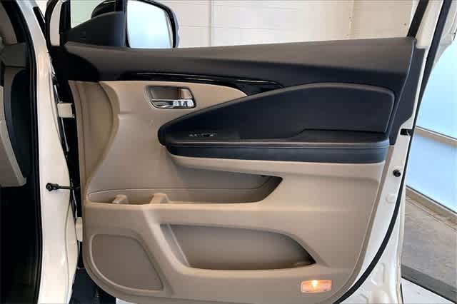 Thumbnail: 2017 Honda Pilot - 31