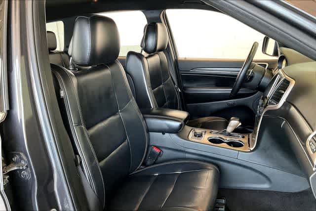 Thumbnail: 2017 Jeep Grand Cherokee - 15