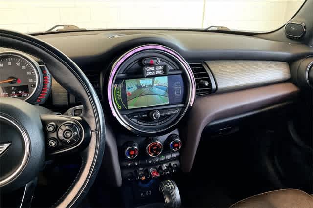 Thumbnail: 2017 MINI Cooper Convertible - 16