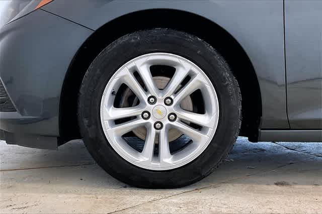 Thumbnail: 2018 Chevrolet Cruze - 9
