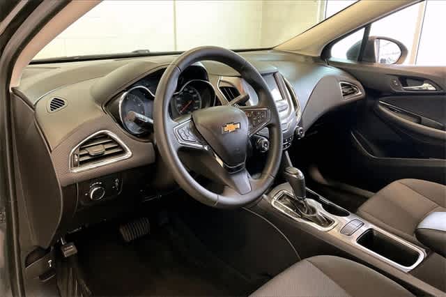 Thumbnail: 2018 Chevrolet Cruze - 3