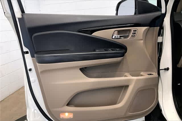 Thumbnail: 2017 Honda Pilot - 30