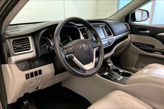 Thumbnail: 2015 Toyota Highlander - 3