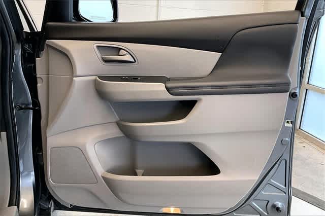 Thumbnail: 2012 Honda Odyssey - 30