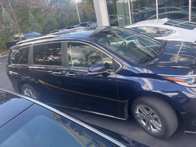 Thumbnail: 2023 Toyota Sienna - 4